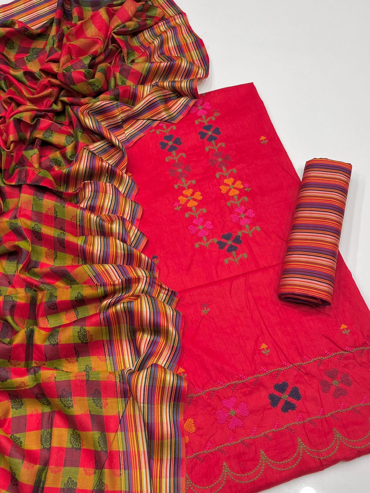 Unstitched 3pc Lawn Rangoli Embroidered – MA